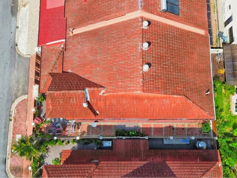 Rumah Berkembar untuk Dijual di Bandar Nusaputra (Puchong) - Yasmin Sulaiman - Roof - PropertyGuru.com.my