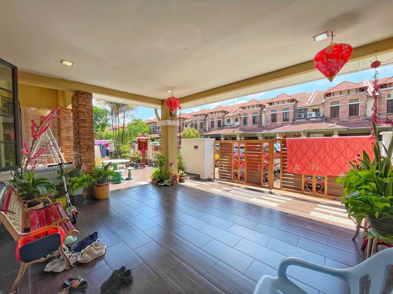 Rumah Berkembar untuk Dijual di Bandar Nusaputra (Puchong) - Yasmin Sulaiman - Exterior - PropertyGuru.com.my