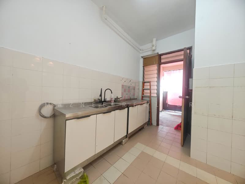 Rumah Bandar untuk Disewa di Bandar Seri Putra (Bangi) - Maznee Realtor - Kitchen - PropertyGuru.com.my