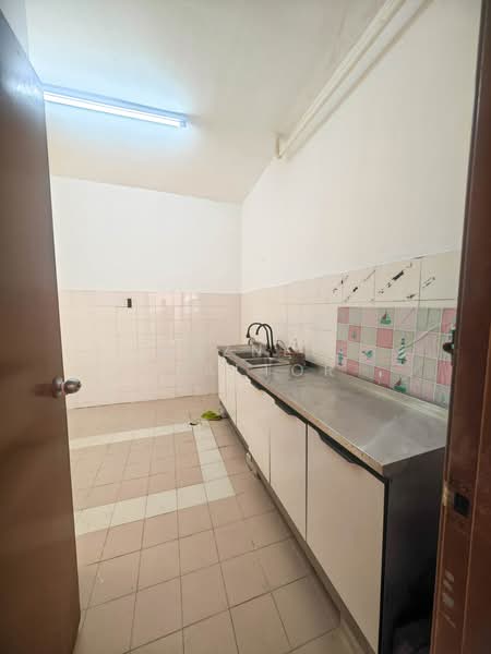 Rumah Bandar untuk Disewa di Bandar Seri Putra (Bangi) - Maznee Realtor - Kitchen - PropertyGuru.com.my