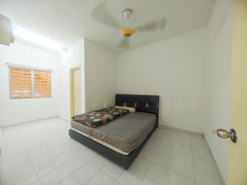 Rumah Bandar untuk Disewa di Bandar Seri Putra (Bangi) - Maznee Realtor - Bedroom - PropertyGuru.com.my