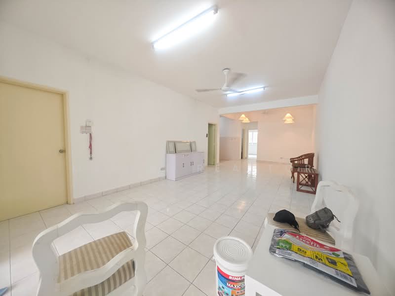 Rumah Bandar untuk Disewa di Bandar Seri Putra (Bangi) - Maznee Realtor - Living Room - PropertyGuru.com.my