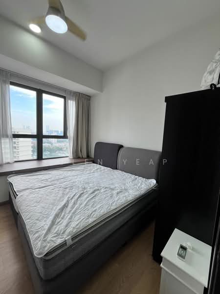 Condominium for Rent at Bay Laurel @ Country Garden Danga Bay - Ellen Yeap - Bedroom - PropertyGuru.com.my