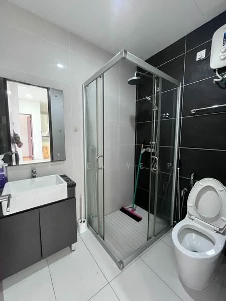 Condominium for Rent at Bay Laurel @ Country Garden Danga Bay - Ellen Yeap - Bathroom - PropertyGuru.com.my