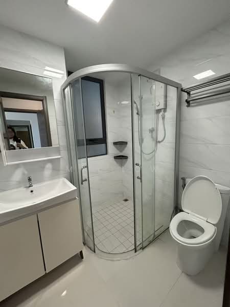 Apartment for Rent at Forest City - May Low - forest-city-sea-view-condo-jb-toilet.jpg - PropertyGuru.com.my
