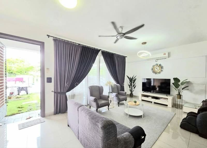 2-storey Terraced House for Sale in Elmina (Shah Alam) - KC Cheah - Living Room - PropertyGuru.com.my