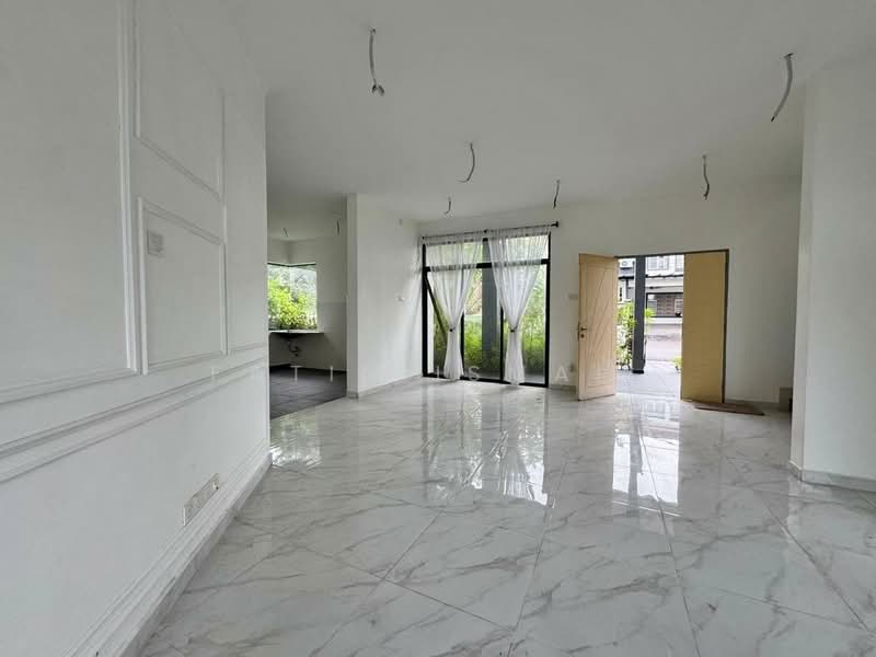 Bungalow for Sale in Sungai Buloh (Selangor) - Fatin Ismail - Living Room - PropertyGuru.com.my
