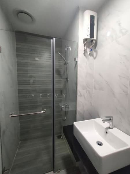 Servis Apartment untuk Disewa di Emporis - Yeevy Lee - Bathroom - PropertyGuru.com.my