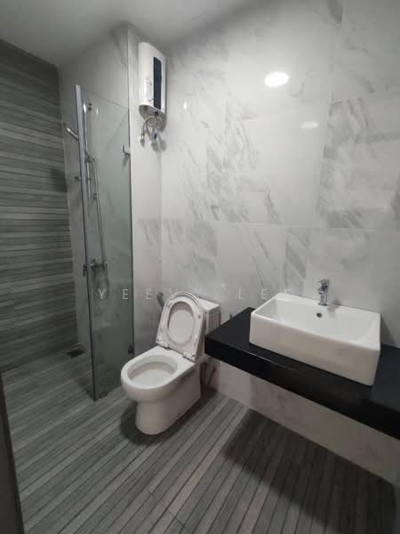 Servis Apartment untuk Disewa di Emporis - Yeevy Lee - Bathroom - PropertyGuru.com.my