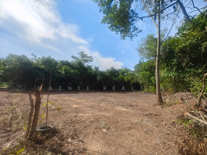 Residential Land for Sale in Kampung Jenderam Hilir (Dengkil) - Maznee Realtor - Exterior - PropertyGuru.com.my