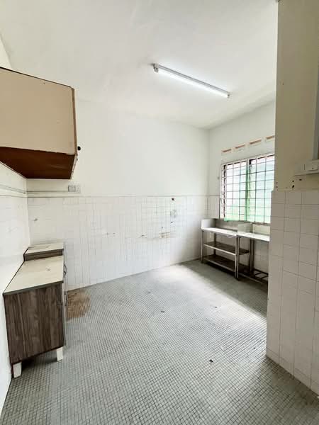 Rumah Teres 2 Tingkat untuk Dijual di Taman Johor Jaya (Johor Bahru) - Ee Fong Toh - Kitchen - PropertyGuru.com.my