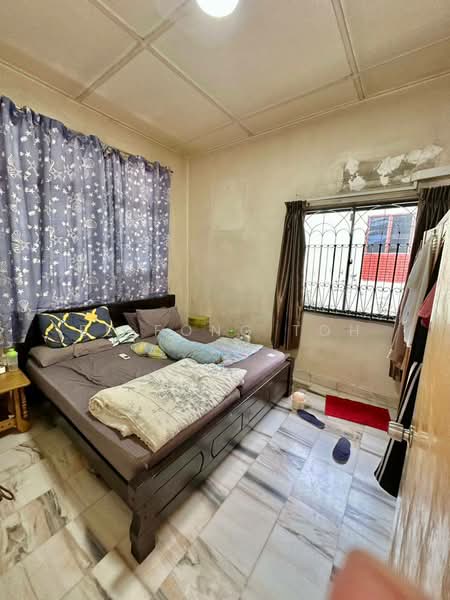 Rumah Teres 1 Tingkat untuk Dijual di Taman Ungku Tun Aminah (Skudai) - Ee Fong Toh - Bedroom - PropertyGuru.com.my