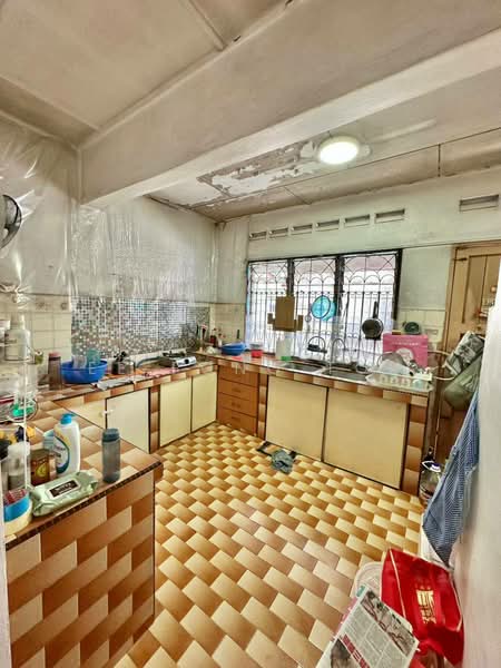 Rumah Teres 1 Tingkat untuk Dijual di Taman Ungku Tun Aminah (Skudai) - Ee Fong Toh - Kitchen - PropertyGuru.com.my