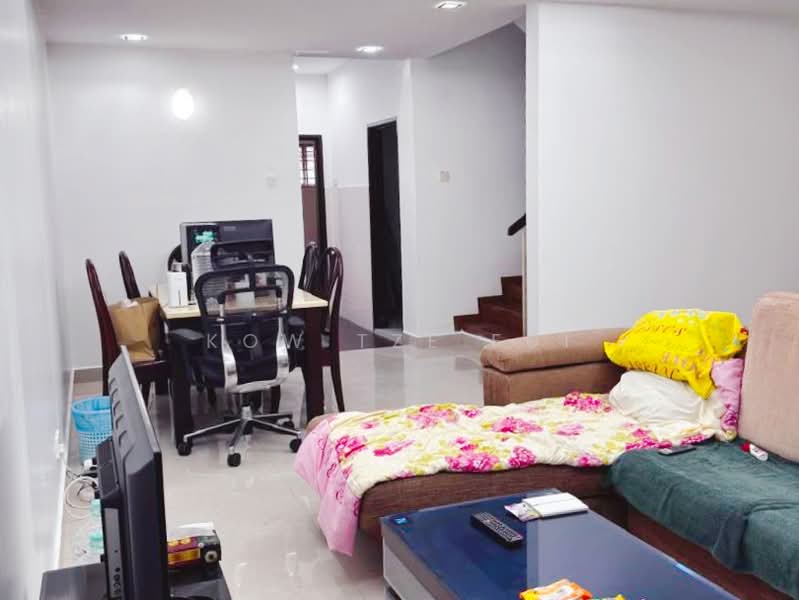 Rumah Teres 2 Tingkat untuk Dijual di TAMAN PUCHONG UTAMA (Puchong) - Kow Tze Fui - Living Room - PropertyGuru.com.my
