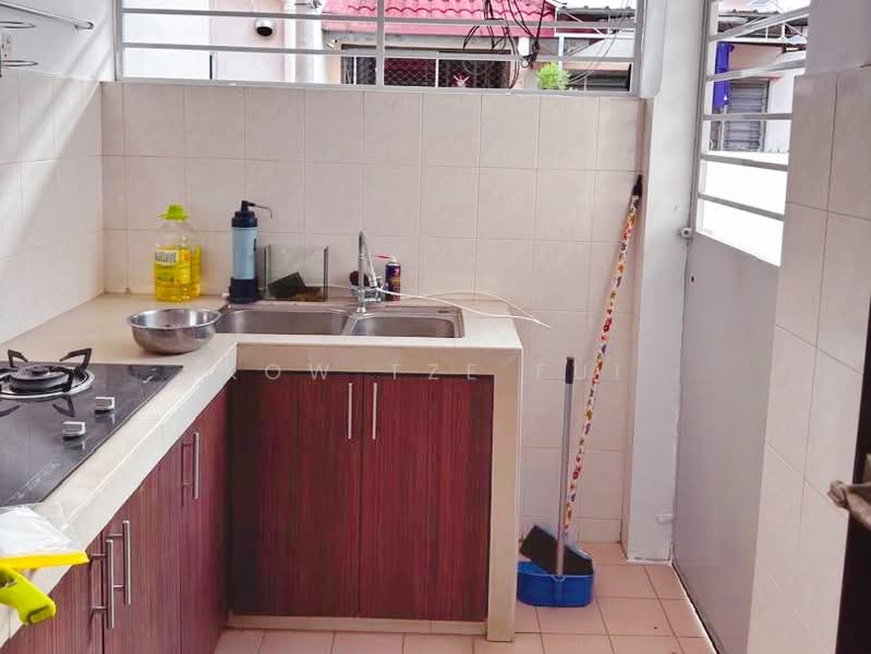 Rumah Teres 2 Tingkat untuk Dijual di TAMAN PUCHONG UTAMA (Puchong) - Kow Tze Fui - Kitchen - PropertyGuru.com.my