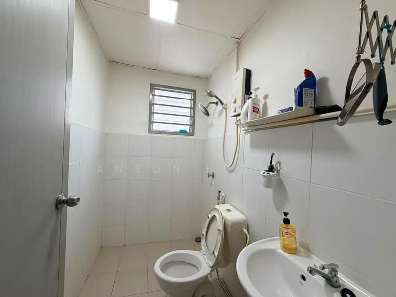 Apartment for Rent at Denai Nusantara Apartment - Anson Hiong - Bathroom - PropertyGuru.com.my