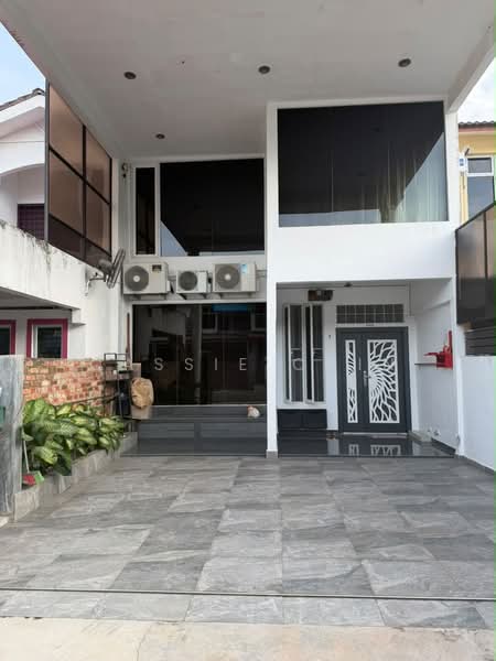 Rumah Teres untuk Dijual di Taman Kluang Barat (Kluang) - Cassie Chin - Exterior - PropertyGuru.com.my