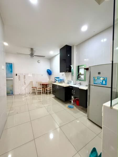 Rumah Teres untuk Dijual di Taman Kluang Barat (Kluang) - Cassie Chin - Kitchen - PropertyGuru.com.my