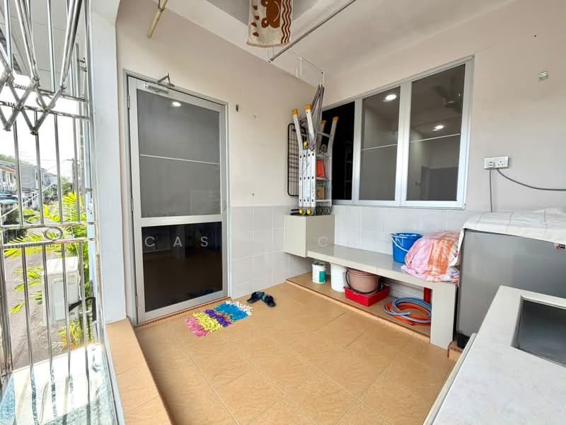Rumah Teres untuk Dijual di Taman Kluang Barat (Kluang) - Cassie Chin - Balcony - PropertyGuru.com.my