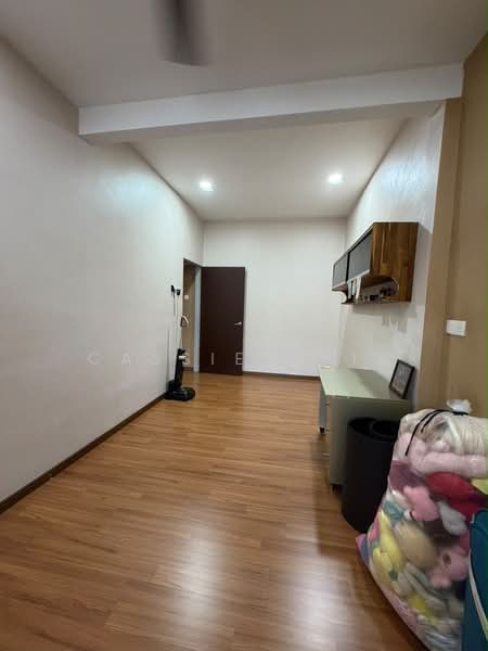Rumah Teres untuk Dijual di Taman Kluang Barat (Kluang) - Cassie Chin - Study - PropertyGuru.com.my