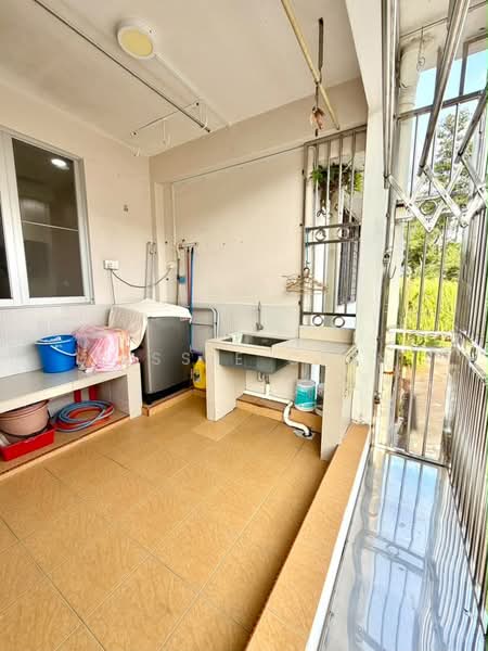 Rumah Teres untuk Dijual di Taman Kluang Barat (Kluang) - Cassie Chin - Balcony - PropertyGuru.com.my