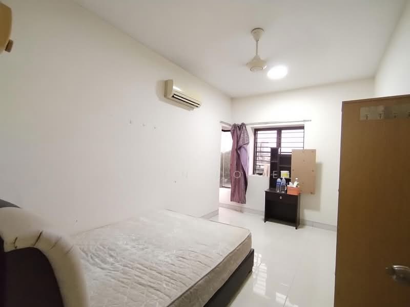Kondominium untuk Disewa di Pelangi Utama - Owen Loke - Bedroom - PropertyGuru.com.my