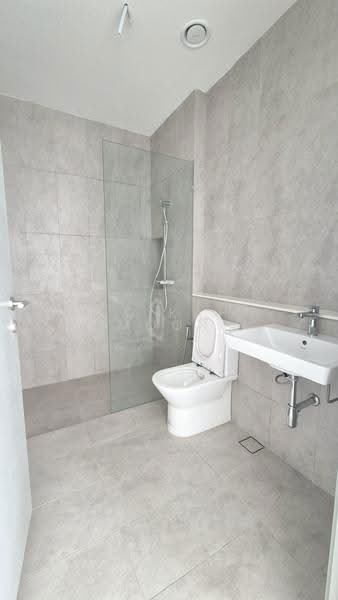Rumah Berkembar untuk Dijual di Bandar Sungai Long (Selangor) - Ho Kah Moon - Bathroom - PropertyGuru.com.my