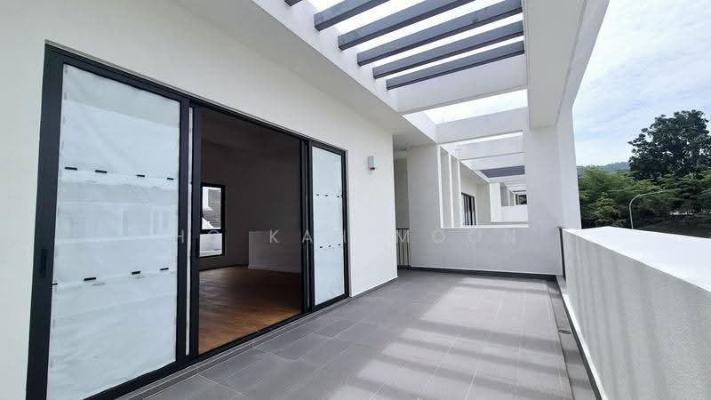 Rumah Berkembar untuk Dijual di Bandar Sungai Long (Selangor) - Ho Kah Moon - Balcony - PropertyGuru.com.my