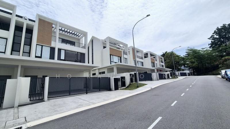 Rumah Berkembar untuk Dijual di Bandar Sungai Long (Selangor) - Ho Kah Moon - Exterior - PropertyGuru.com.my
