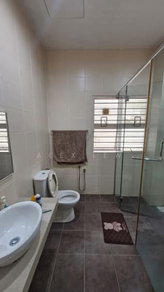 Semi-Detached House for Sale in Jalan Klang Lama (Old Klang Road) (Kuala Lumpur) - Alex Lew - Bathroom - PropertyGuru.com.my