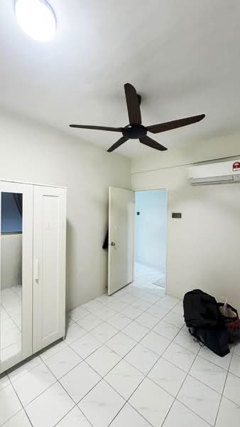 Pangsapuri untuk Disewa di The Rise Collection 2 - Jerry Tan - Bedroom - PropertyGuru.com.my
