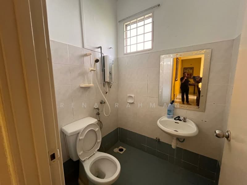 Semi-Detached House for Sale in Seremban 2 (Negeri Sembilan) - Rena Rahman - Bathroom - PropertyGuru.com.my