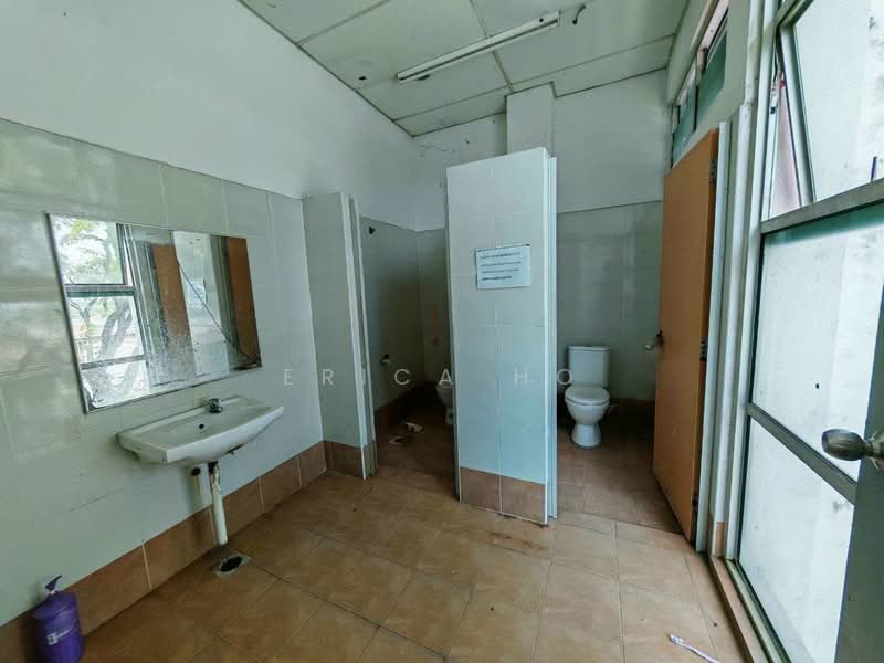 Kilang untuk Disewa di Johor Bahru (Johor) - Erica Ho - Bathroom - PropertyGuru.com.my