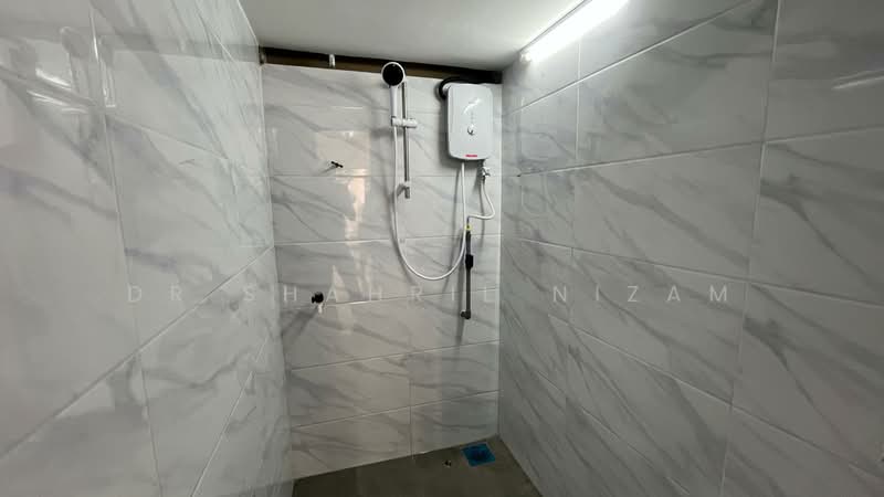 Rumah Flat untuk Disewa di Gugusan Kekwa - Dr Shahril Nizam - Bathroom - PropertyGuru.com.my