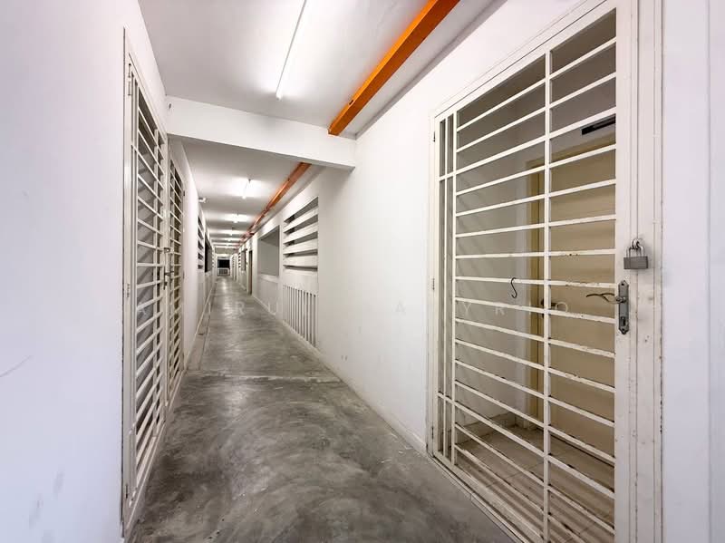 Pangsapuri untuk Dijual di De Bayu Apartment - Amirul Nasyriq - Corridor - PropertyGuru.com.my