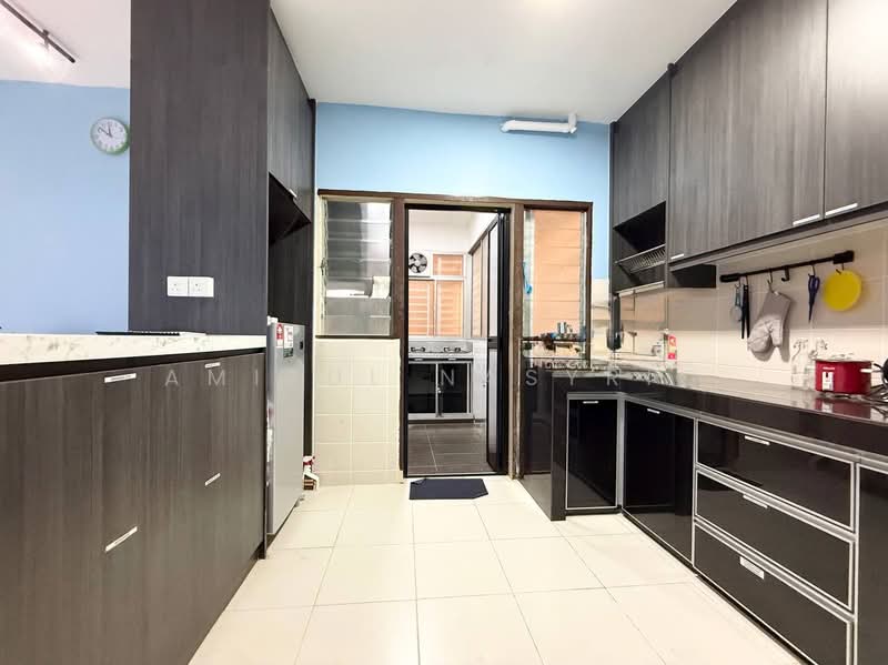 Pangsapuri untuk Dijual di De Bayu Apartment - Amirul Nasyriq - Kitchen - PropertyGuru.com.my