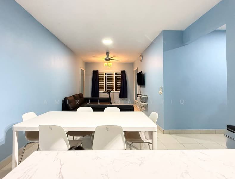 Pangsapuri untuk Dijual di De Bayu Apartment - Amirul Nasyriq - Living Room - PropertyGuru.com.my
