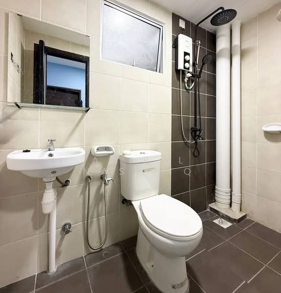 Pangsapuri untuk Dijual di De Bayu Apartment - Amirul Nasyriq - Bathroom - PropertyGuru.com.my
