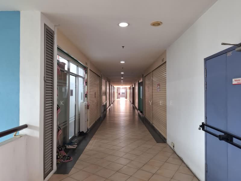 Pejabat untuk Disewa di Petaling Jaya (Selangor) - Kok Wah Yee - Corridor - PropertyGuru.com.my