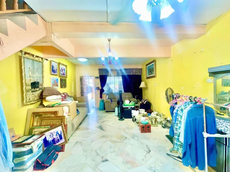 Rumah Teres 2 Tingkat untuk Dijual di Kampung Gombak Indah (Batu Caves) - ZULL ARIFFIN - Living Room - PropertyGuru.com.my