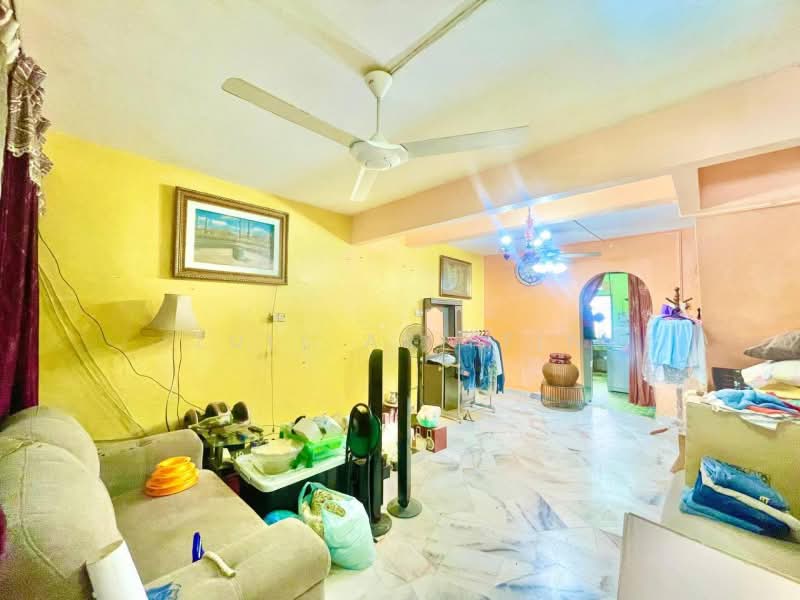 Rumah Teres 2 Tingkat untuk Dijual di Kampung Gombak Indah (Batu Caves) - ZULL ARIFFIN - Living Room - PropertyGuru.com.my