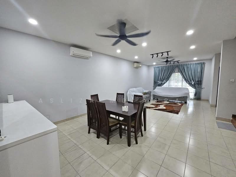 2-storey Terraced House for Rent in Denai Alam (Shah Alam) - Asliza Md Asrar - Living Room - PropertyGuru.com.my