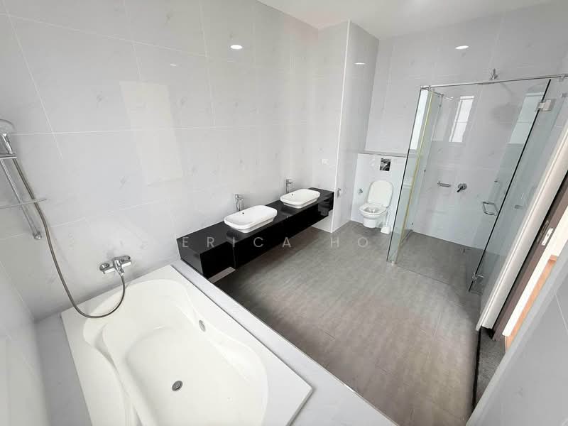 Rumah Teres 2 Tingkat untuk Dijual di Taman Seri Austin (Tebrau) - Erica Ho - Bathroom - PropertyGuru.com.my