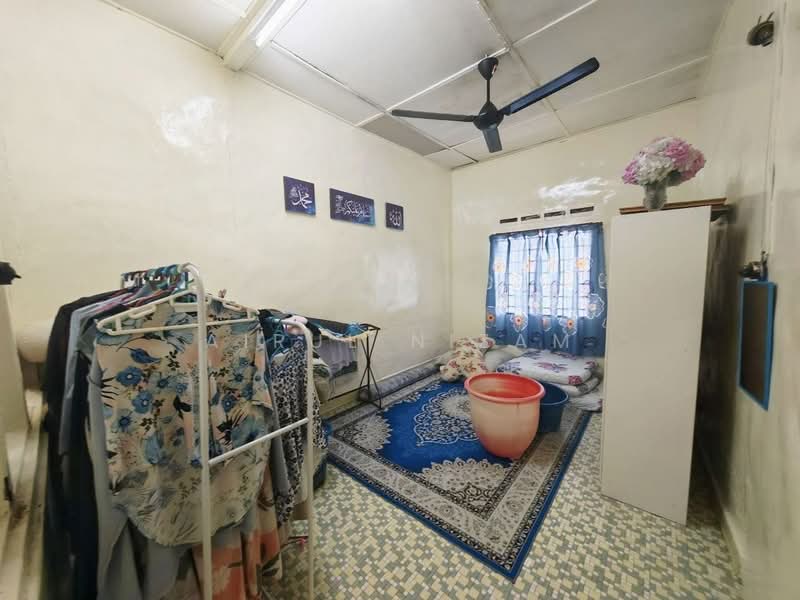 Residential Land for Sale in Johor Bahru (Johor) - AIRUL NIZAM - Bedroom - PropertyGuru.com.my