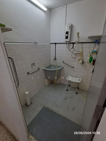 Rumah Teres 1 Tingkat untuk Dijual di Bayan Lepas (Penang) - Li Fang - Bathroom - PropertyGuru.com.my