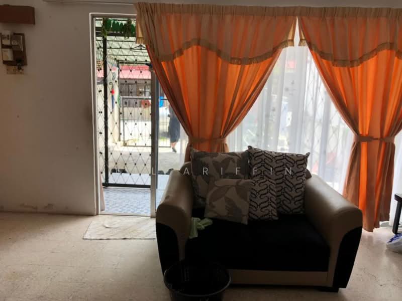 Rumah Teres 2 Tingkat untuk Dijual di Kampung Gombak Indah (Batu Caves) - ZULL ARIFFIN - Living Room - PropertyGuru.com.my