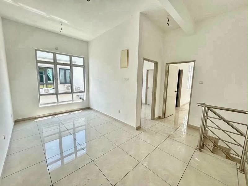 Cluster House for Sale in Taman Kempas Utama (Tebrau) - Erica Ho - Living Room - PropertyGuru.com.my