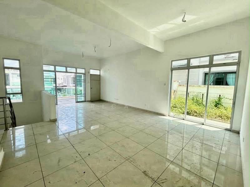 Cluster House for Sale in Taman Kempas Utama (Tebrau) - Erica Ho - Living Room - PropertyGuru.com.my
