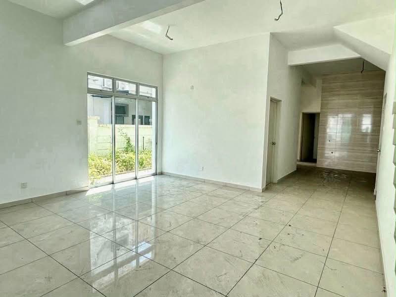 Cluster House for Sale in Taman Kempas Utama (Tebrau) - Erica Ho - Living Room - PropertyGuru.com.my