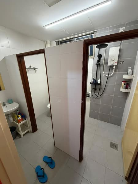 Pangsapuri untuk Dijual di Orchis Apartment - T.H Lee - Bathroom - PropertyGuru.com.my